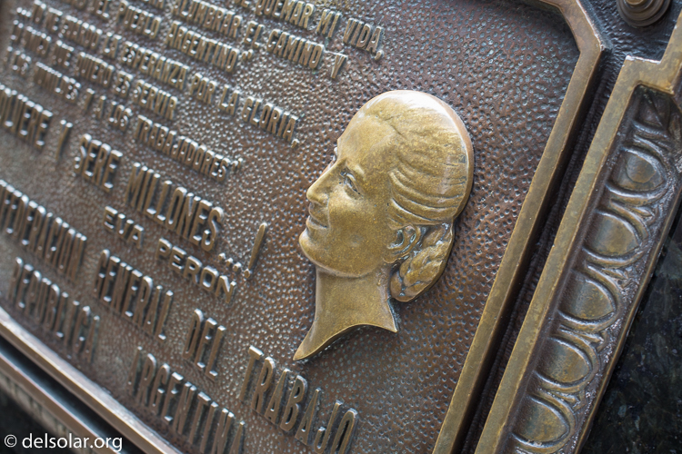 Canon EOS 5D Mark III  --  40 mm  --  EF40mm f/2.8 STM  