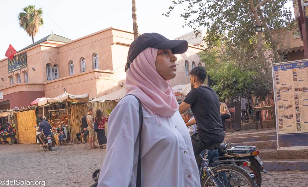 ILCE-7RM4  --  18-50mm F2.8 DC DN | Contemporary 021 -- 1/1000 sec at f / 5.0 -- ISO 800 -- 0 EV -- 