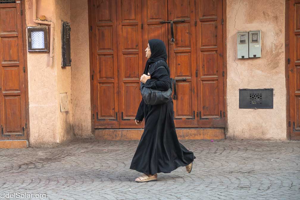 ILCE-7RM4  --  18-50mm F2.8 DC DN | Contemporary 021 -- 1/320 sec at f / 4.0 -- ISO 500 -- 0 EV -- 