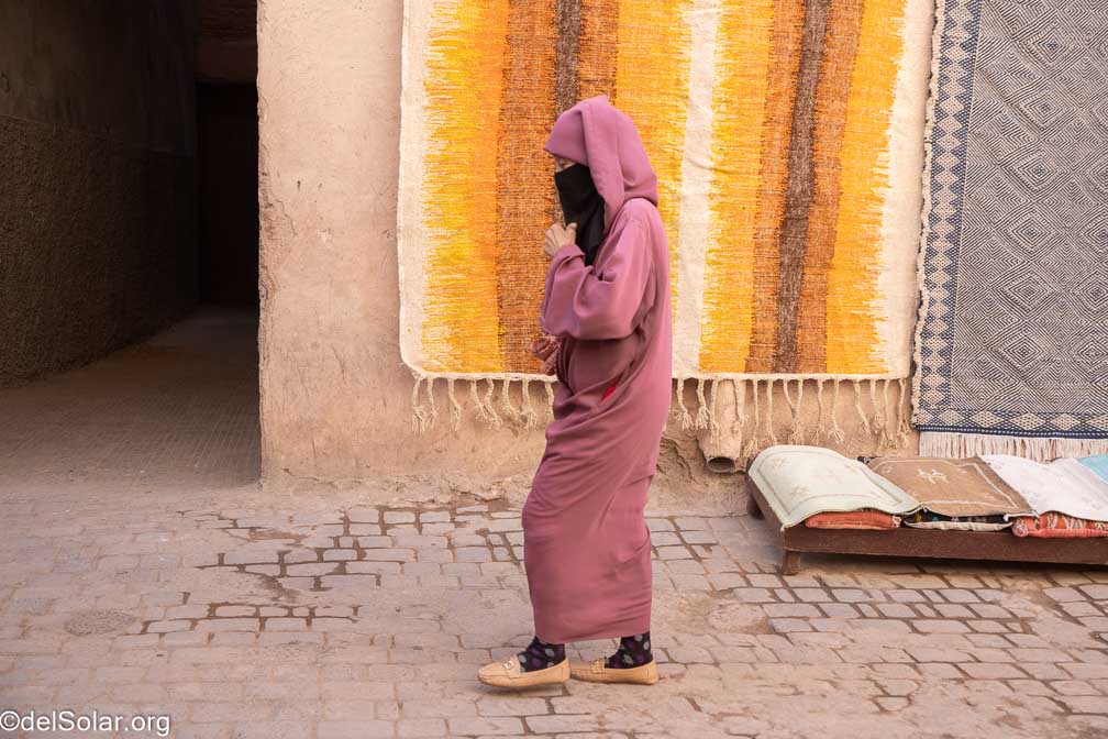 ILCE-7RM4  --  18-50mm F2.8 DC DN | Contemporary 021 -- 1/1000 sec at f / 4.0 -- ISO 800 -- 0 EV -- 