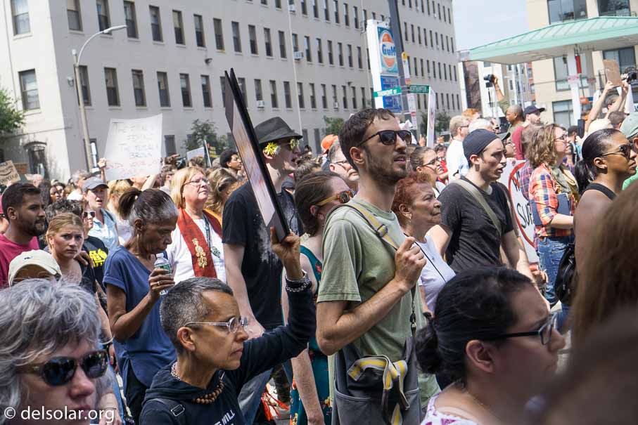 ILCE-6000  --  35 mm  --  E 35mm F1.8 OSS  