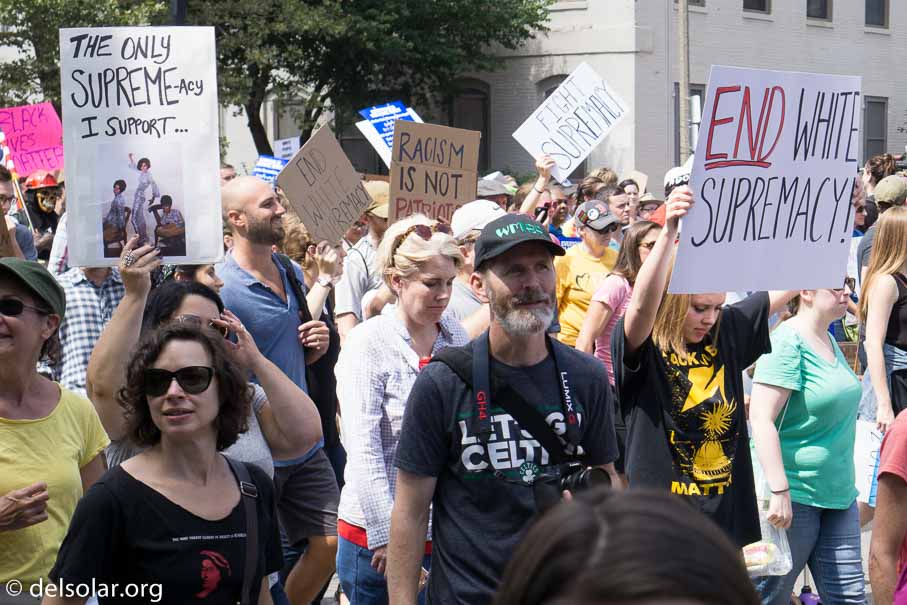 ILCE-6000  --  35 mm  --  E 35mm F1.8 OSS  