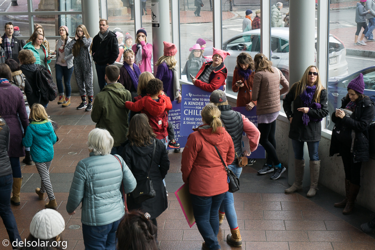 ILCE-6000  --  35 mm  --  E 35mm F1.8 OSS  