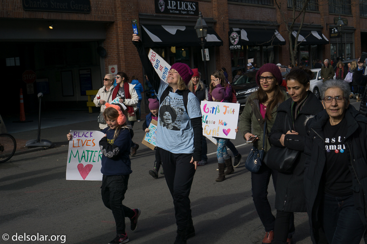 ILCE-6000  --  35 mm  --  E 35mm F1.8 OSS  