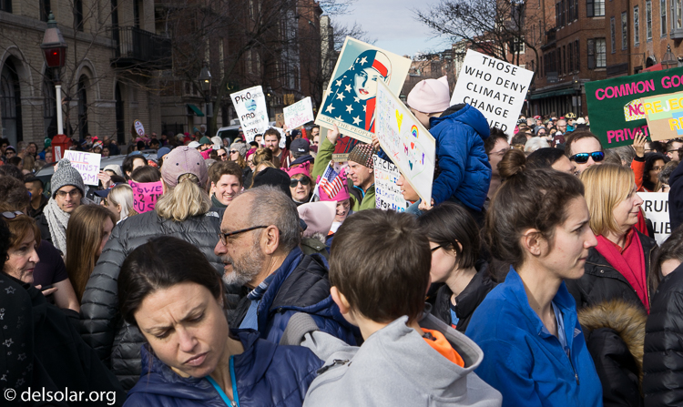 ILCE-6000  --  35 mm  --  E 35mm F1.8 OSS  