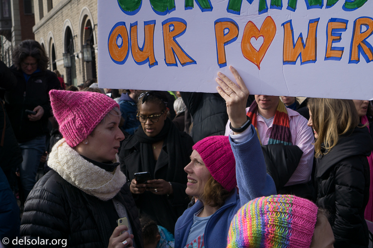 ILCE-6000  --  35 mm  --  E 35mm F1.8 OSS  