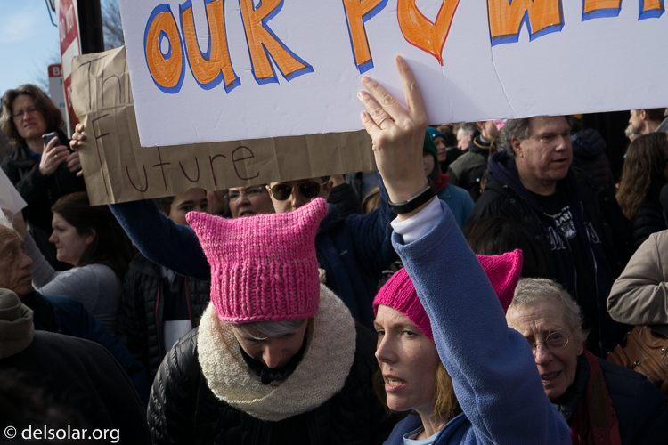 ILCE-6000  --  35 mm  --  E 35mm F1.8 OSS  