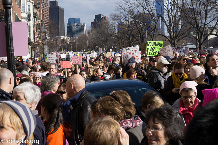 ILCE-6000  --  35 mm  --  E 35mm F1.8 OSS  