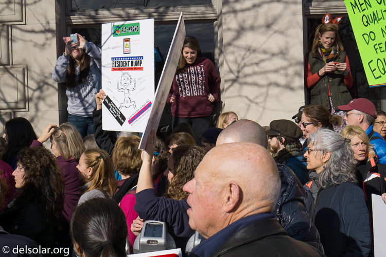 ILCE-6000  --  35 mm  --  E 35mm F1.8 OSS  