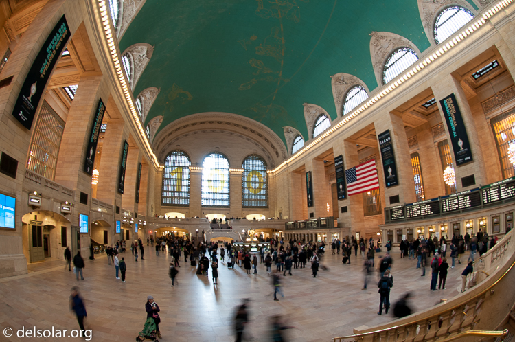 NIKON D300  --  10.5 mm  --  10.5 mm f/2.8  