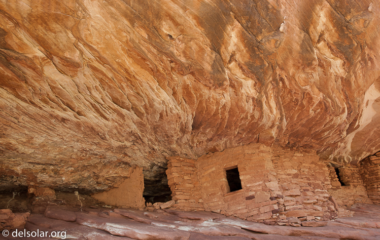 Canon EOS 5D Mark II  --  35 mm  --  EF24-105mm f/4L IS USM  