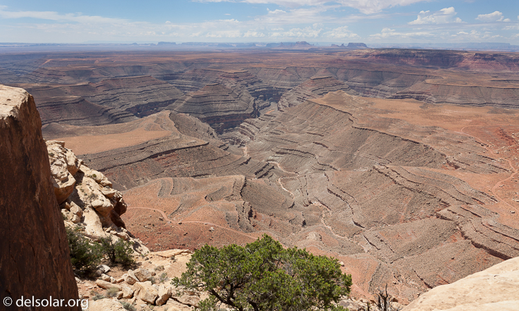 Canon EOS 5D Mark II  --  25 mm  --  EF17-40mm f/4L USM  