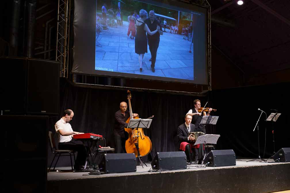 ILCE-7RM4  --  E 24mm F2.8 F051 -- 1/60 sec at f / 4.0 -- ISO 1600 -- 0 EV -- 