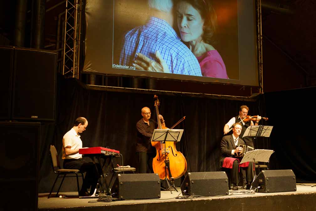 ILCE-7RM4  --  E 24mm F2.8 F051 -- 1/50 sec at f / 4.0 -- ISO 1600 -- 0 EV -- 