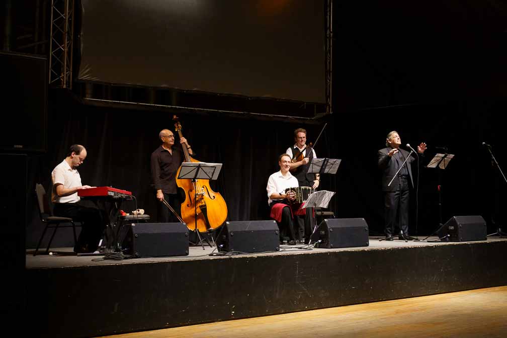 ILCE-7RM4  --  E 24mm F2.8 F051 -- 1/250 sec at f / 4.0 -- ISO 2500 -- 0 EV -- 