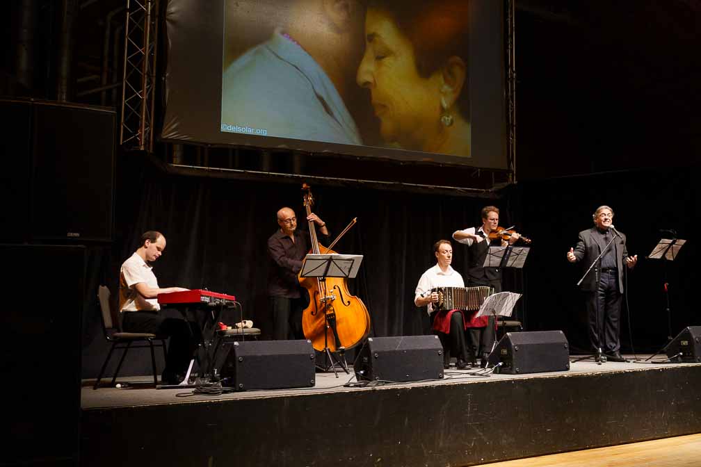 ILCE-7RM4  --  E 24mm F2.8 F051 -- 1/250 sec at f / 4.0 -- ISO 2500 -- 0 EV -- 