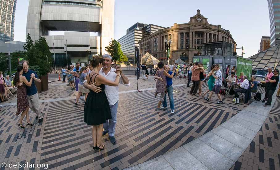 ILCE-6000  --  ---- -- 1/250 sec -- ISO 400 -- 0 EV -- 