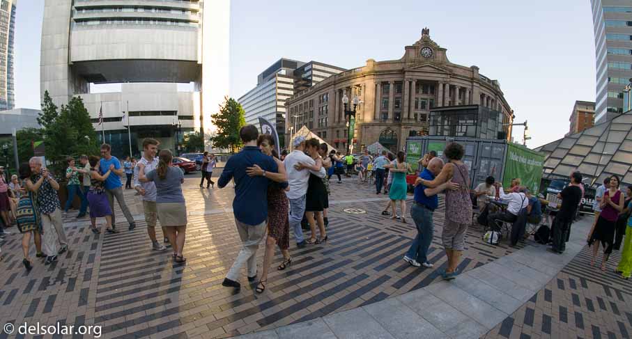 ILCE-6000  --  ---- -- 1/200 sec -- ISO 400 -- 0 EV -- 