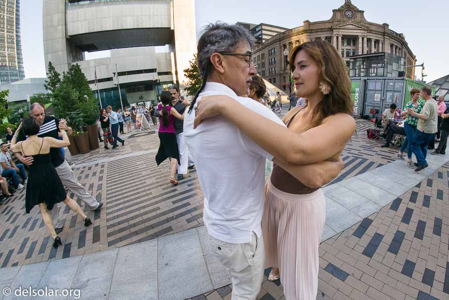 ILCE-6000  --  ---- -- 1/200 sec -- ISO 400 -- 0 EV -- 