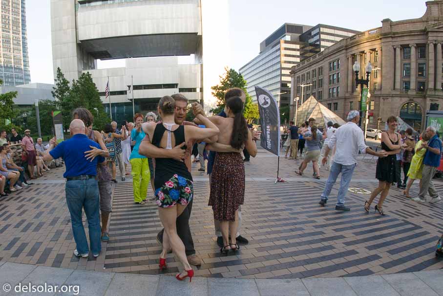 ILCE-6000  --  ---- -- 1/200 sec -- ISO 400 -- 0 EV -- 