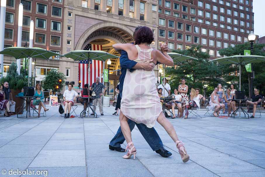 ILCE-6000  --  E 20mm F2.8 -- 1/160 sec at f / 3.2 -- ISO 1600 -- 0 EV -- 