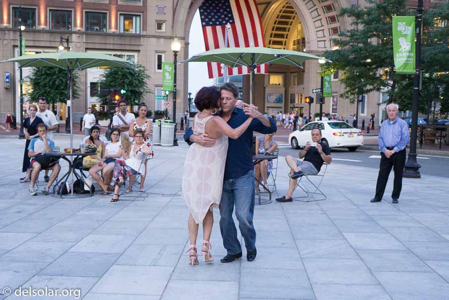 ILCE-6000  --  E 20mm F2.8 -- 1/160 sec at f / 3.2 -- ISO 1600 -- 0 EV -- 