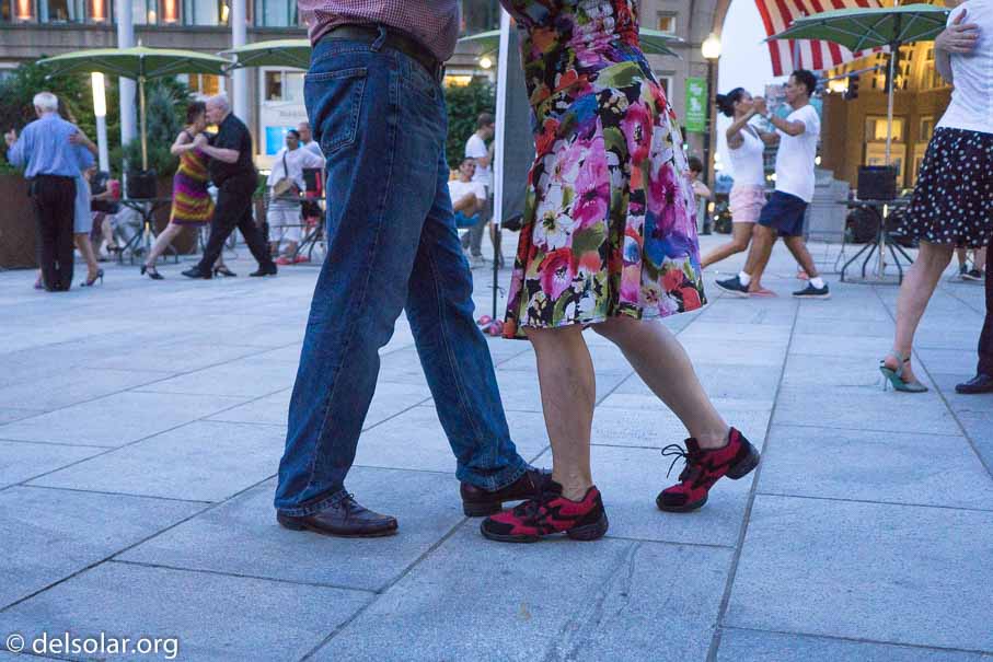 ILCE-6000  --  E 20mm F2.8 -- 1/320 sec at f / 2.8 -- ISO 1600 -- 0 EV -- 