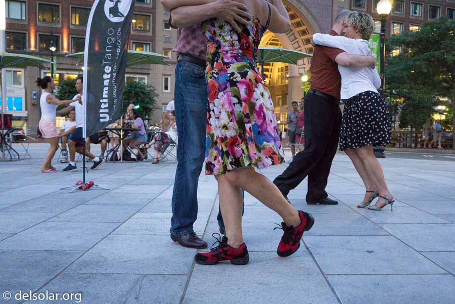 ILCE-6000  --  E 20mm F2.8 -- 1/320 sec at f / 2.8 -- ISO 1600 -- 0 EV -- 