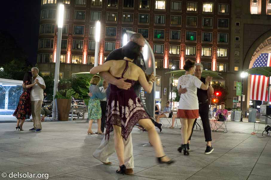 ILCE-6000  --  E 20mm F2.8 -- 1/30 sec at f / 2.8 -- ISO 1600 -- 0 EV -- 