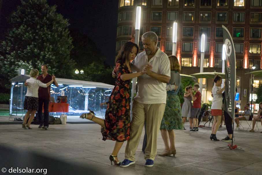 ILCE-6000  --  E 20mm F2.8 -- 1/40 sec at f / 2.8 -- ISO 1600 -- 0 EV -- 