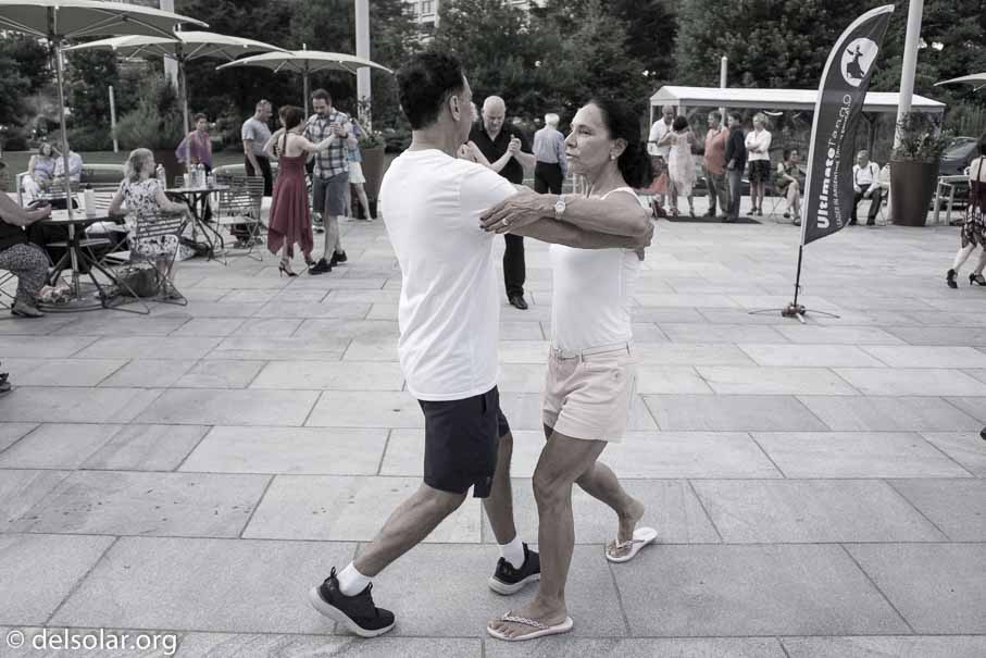 ILCE-6000  --  E 20mm F2.8 -- 1/250 sec at f / 3.2 -- ISO 800 -- 0 EV -- 