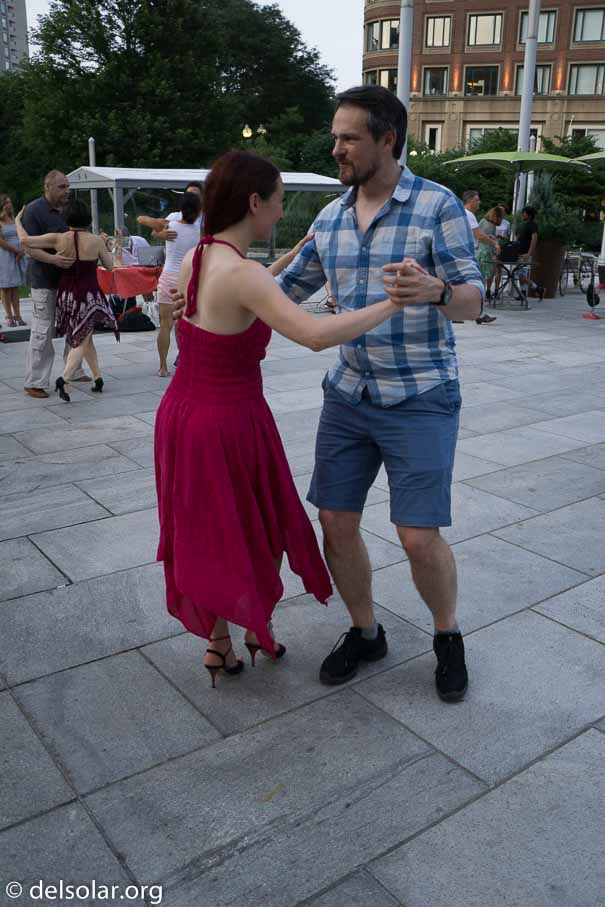 ILCE-6000  --  E 20mm F2.8 -- 1/400 sec at f / 3.2 -- ISO 800 -- 0 EV -- 