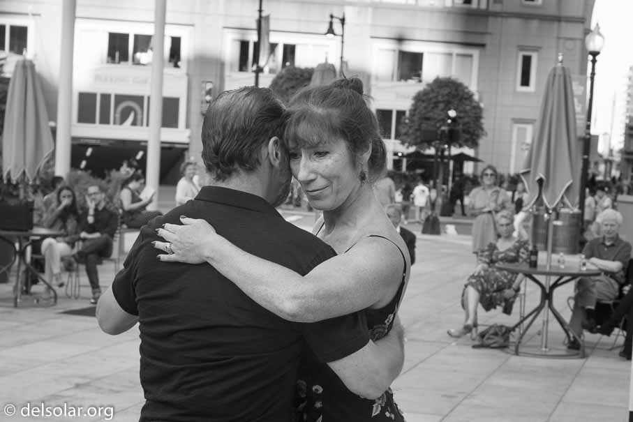 ILCE-6000  --  E 35mm F1.8 OSS -- 1/250 sec at f / 5.0 -- ISO 320 -- 0 EV -- 