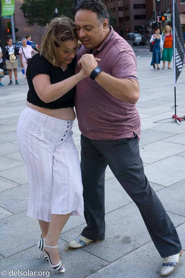 ILCE-6000  --  E 35mm F1.8 OSS -- 1/400 sec at f / 4.0 -- ISO 320 -- 0 EV -- 