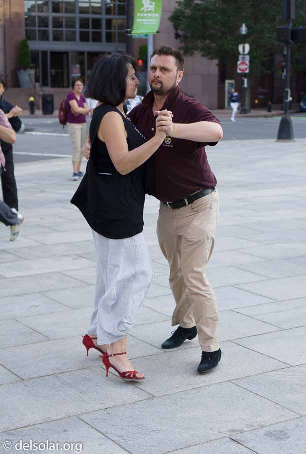 ILCE-6000  --  E 35mm F1.8 OSS -- 1/500 sec at f / 2.5 -- ISO 320 -- 0 EV -- 