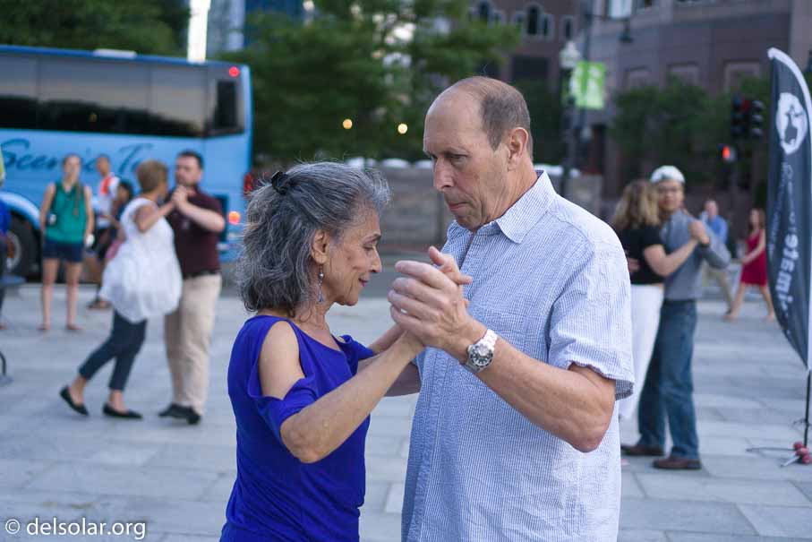 ILCE-6000  --  E 35mm F1.8 OSS -- 1/1250 sec at f / 2.0 -- ISO 640 -- 0 EV -- 