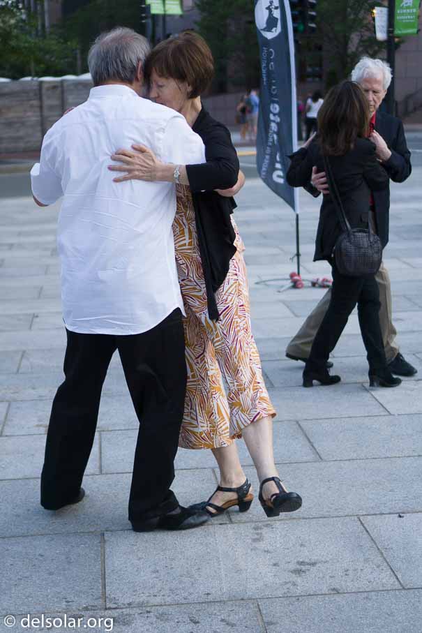 ILCE-6000  --  E 35mm F1.8 OSS -- 1/1000 sec at f / 2.0 -- ISO 640 -- 0 EV -- 