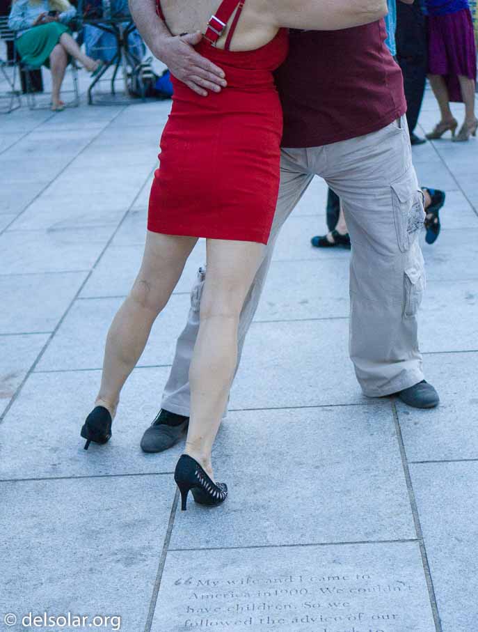 ILCE-6000  --  E 35mm F1.8 OSS -- 1/500 sec at f / 2.0 -- ISO 1600 -- 0 EV -- 