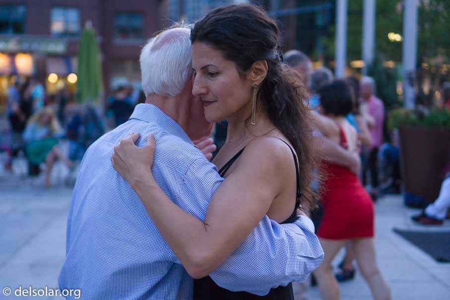 ILCE-6000  --  E 35mm F1.8 OSS -- 1/500 sec at f / 2.0 -- ISO 1600 -- 0 EV -- 