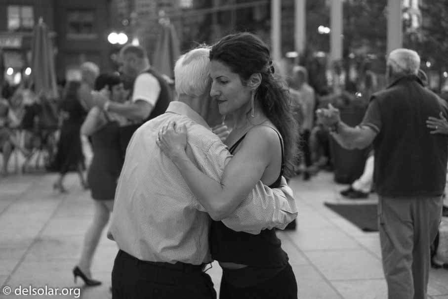 ILCE-6000  --  E 35mm F1.8 OSS -- 1/500 sec at f / 2.0 -- ISO 1600 -- 0 EV -- 