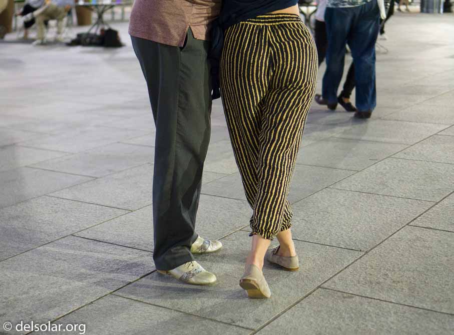 ILCE-6000  --  E 35mm F1.8 OSS -- 1/40 sec at f / 1.8 -- ISO 2500 -- 0 EV -- 