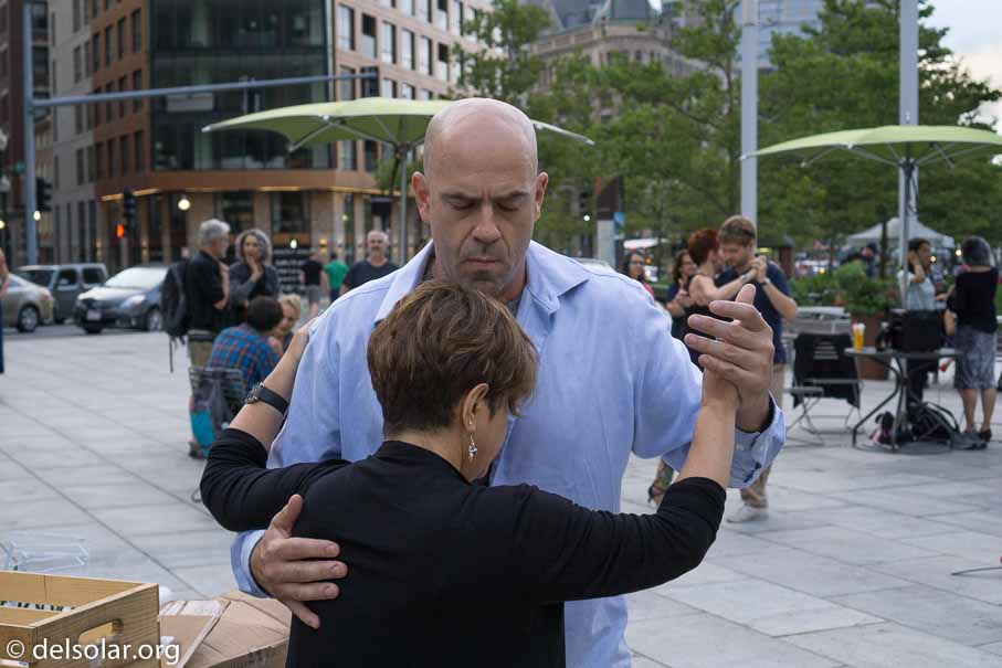 ILCE-6000  --  E 35mm F1.8 OSS -- 1/200 sec at f / 5.0 -- ISO 500 -- 0 EV -- 