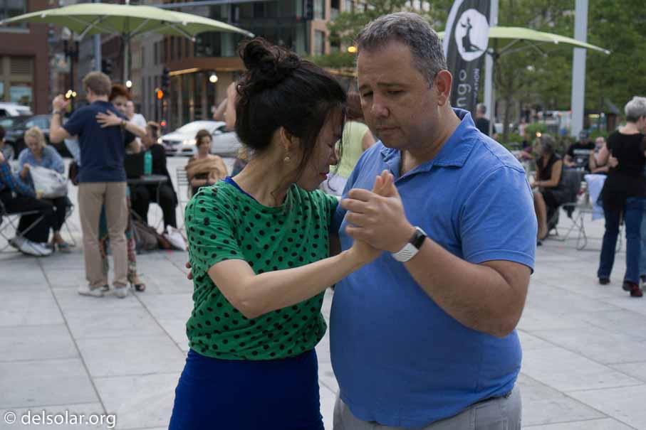 ILCE-6000  --  E 35mm F1.8 OSS -- 1/200 sec at f / 5.0 -- ISO 500 -- 0 EV -- 