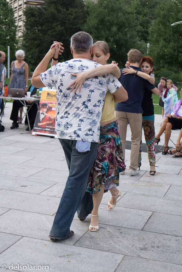 ILCE-6000  --  E 35mm F1.8 OSS -- 1/200 sec at f / 3.2 -- ISO 500 -- 0 EV -- 