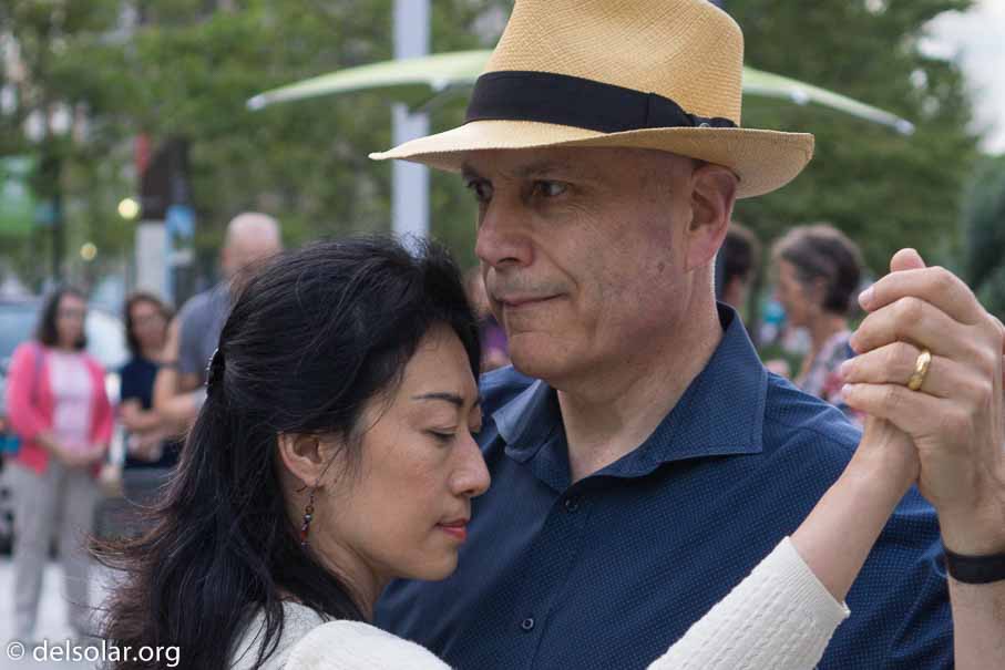 ILCE-6000  --  E 35mm F1.8 OSS -- 1/200 sec at f / 3.2 -- ISO 500 -- 0 EV -- 