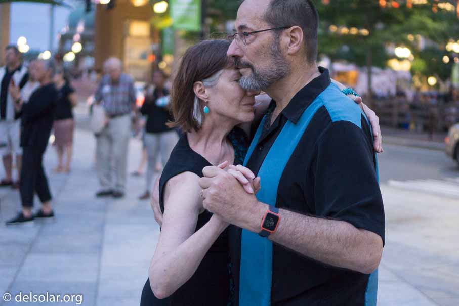 ILCE-6000  --  E 35mm F1.8 OSS -- 1/320 sec at f / 1.8 -- ISO 2500 -- 0 EV -- 