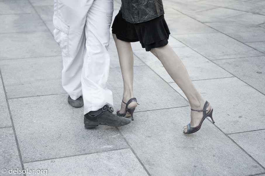 ILCE-6000  --  E 35mm F1.8 OSS -- 1/320 sec at f / 1.8 -- ISO 2500 -- 0 EV -- 