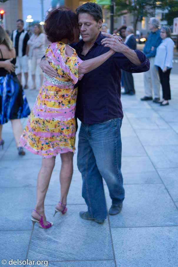 ILCE-6000  --  E 35mm F1.8 OSS -- 1/320 sec at f / 1.8 -- ISO 2500 -- 0 EV -- 