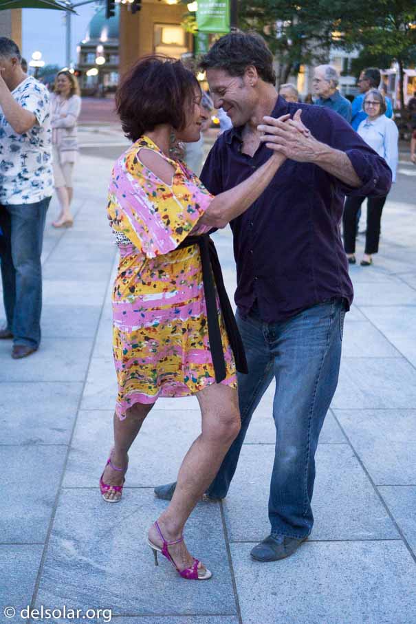 ILCE-6000  --  E 35mm F1.8 OSS -- 1/320 sec at f / 1.8 -- ISO 2500 -- 0 EV -- 