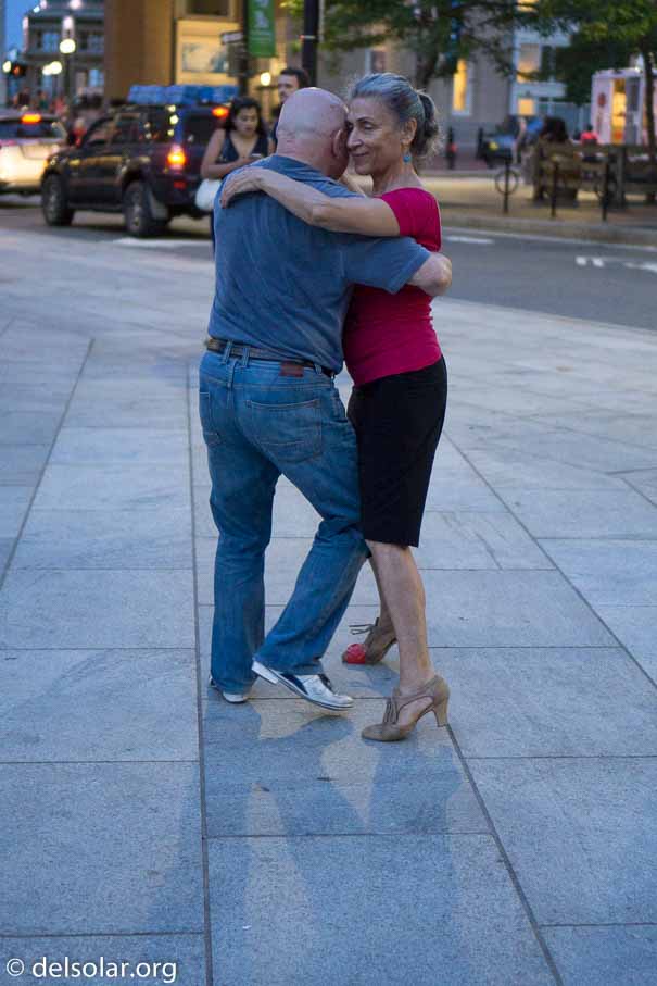 ILCE-6000  --  E 35mm F1.8 OSS -- 1/320 sec at f / 1.8 -- ISO 2500 -- 0 EV -- 